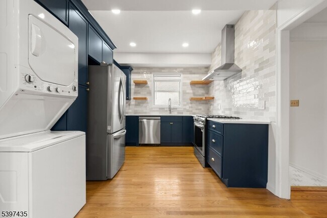 Building Photo - 39 Walnut St