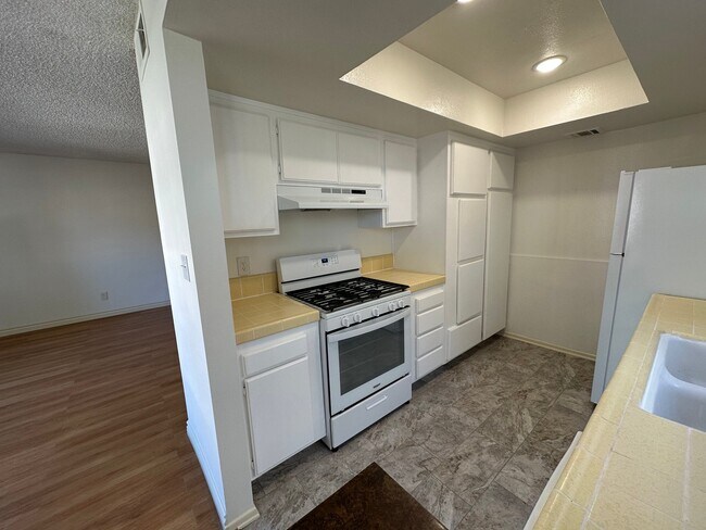 Building Photo - 135 N Swall Dr