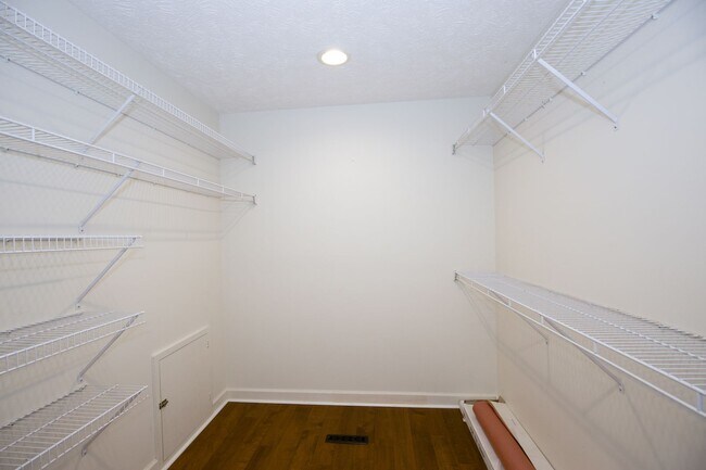 Building Photo - Beautiful 3 bedroom home in Woodlake