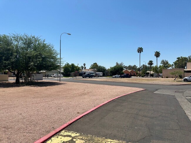 Building Photo - Spacious 4BR Townhome in Phoenix
