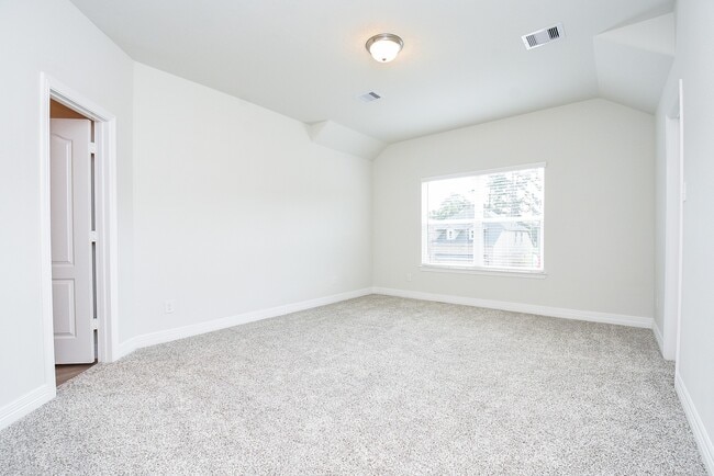 Building Photo - 27131 Grey Fox Run