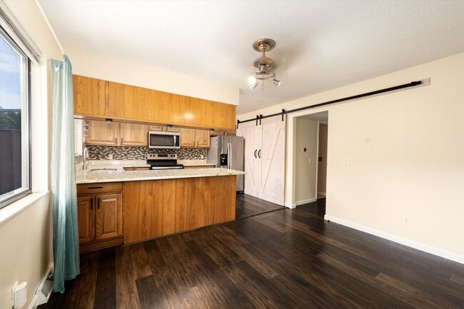 Building Photo - 2 bedroom 3 bath Updated townhome in Lakewood!