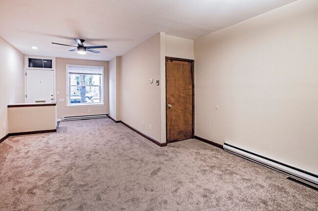 Building Photo - Cool Springs townhome featuring 2 Bedrooms...