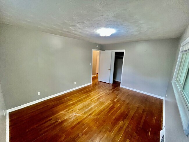 Building Photo - 2062 E Elm St