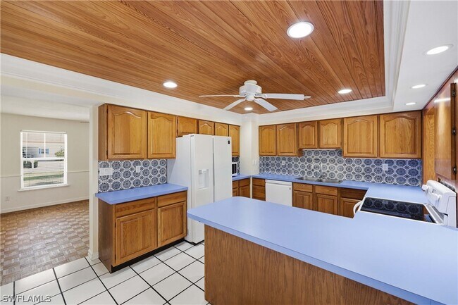 Building Photo - 1377 11th Ct N