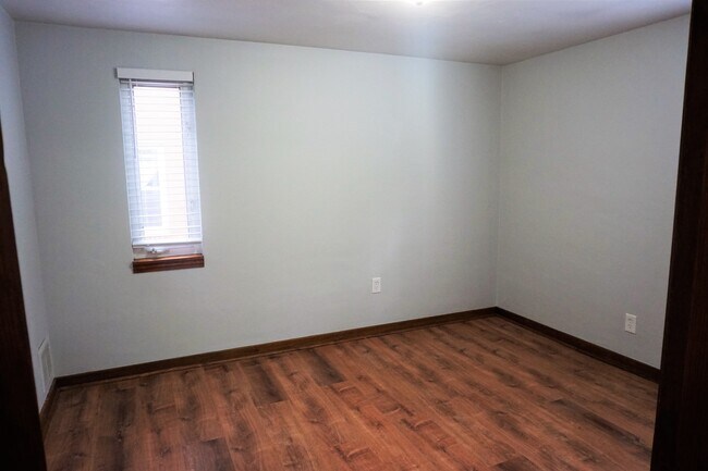 Building Photo - 3147 Glendale Ave