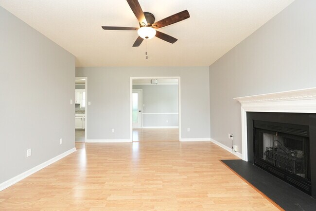 Building Photo - Charming 3-Bedroom, 2-Bathroom Home Perfec...