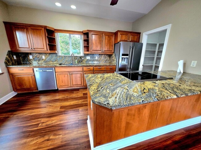 Building Photo - 272 Halenani Dr