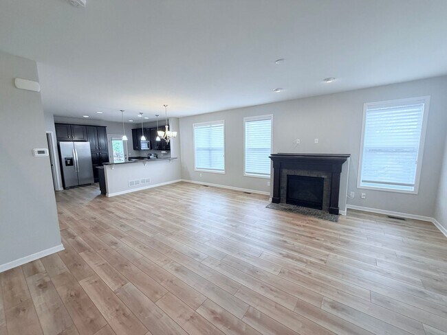 Building Photo - Gorgeous 3BR Home in the Coveted Dancing Waters Community of Woodbury!