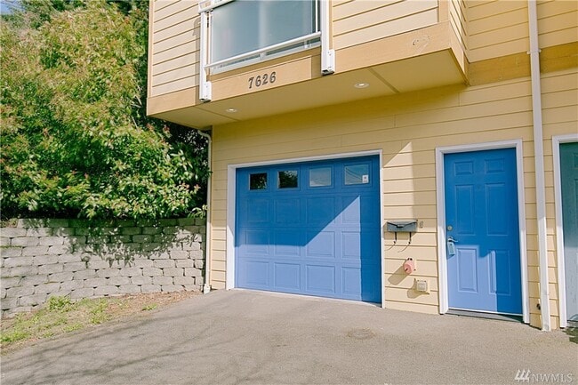 Building Photo - Highland Park Townhouse