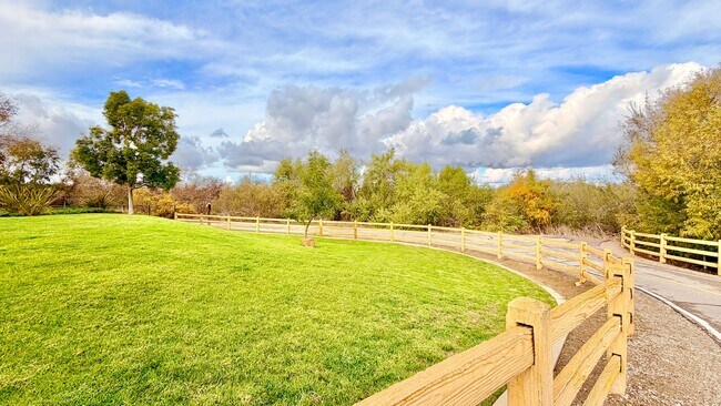 Building Photo - Bright & Lovely Two Story Townhome in the VistaMonte at San Luis Rey HOA Community of Oceanside!