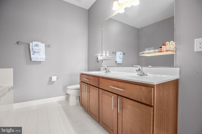 Building Photo - 568 Marina Landing Ln