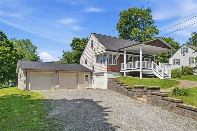 Building Photo - 315 South Dr