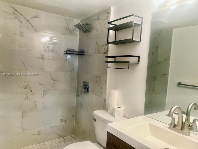 Building Photo - 405 S Pine Island Rd