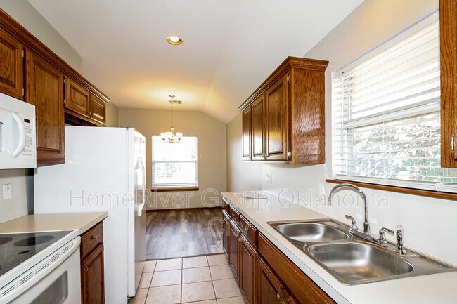Building Photo - 4009 Western Heights Ave