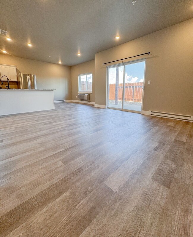 Building Photo - Pet Friendly 2 bed/ 2 bath unit at Soldier...
