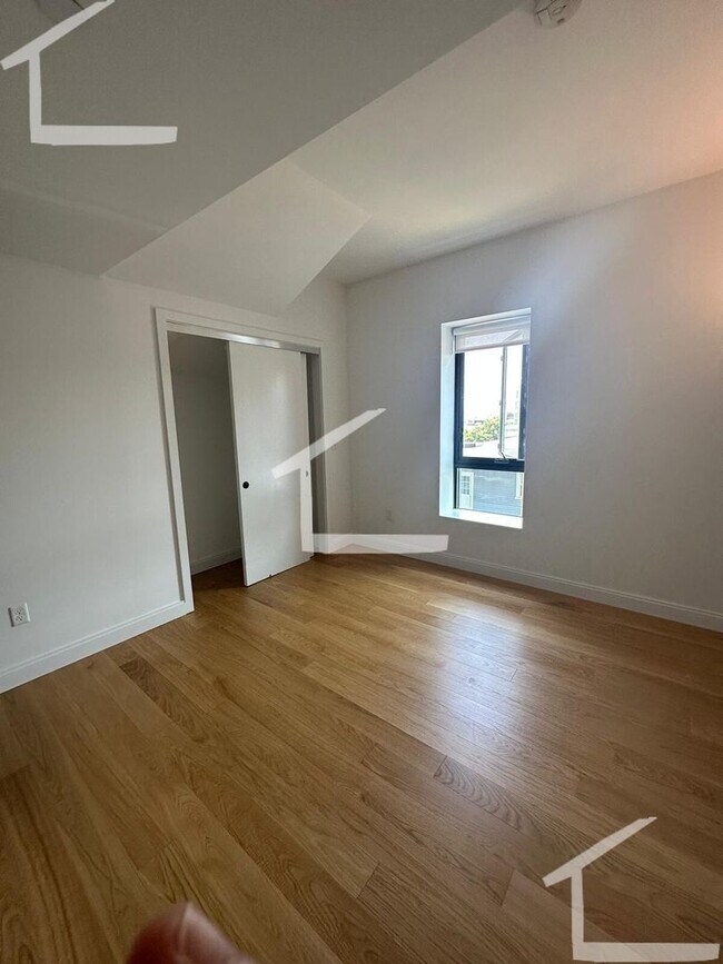 Building Photo - Large 3 Bedroom at Coolidge Corner, Heat, ...