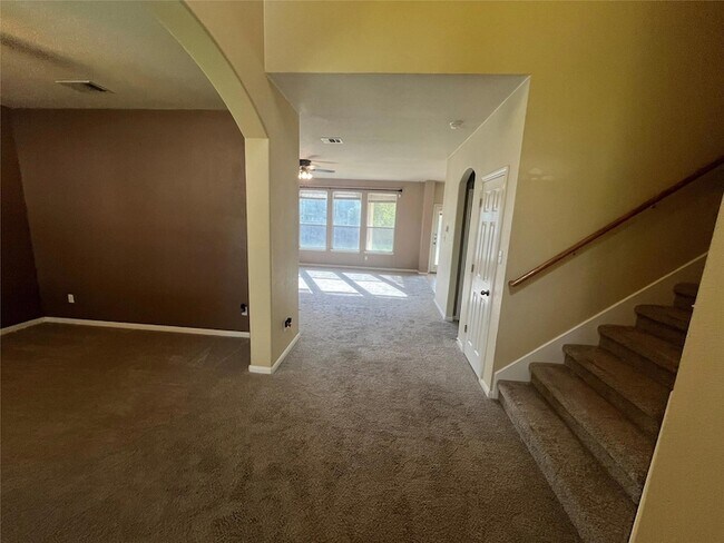 Building Photo - 221 Gainer Dr