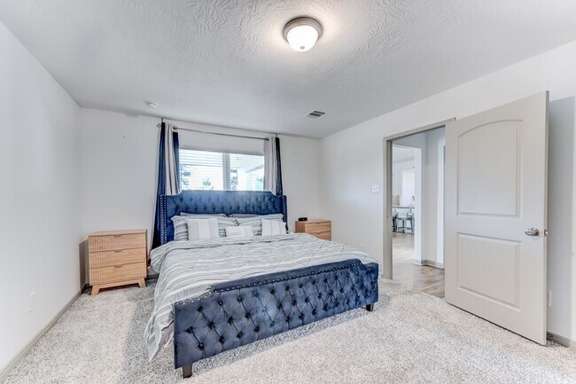 Building Photo - 204 Shoreview Dr