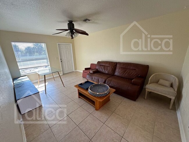 Building Photo - 13753 Oleander Ave