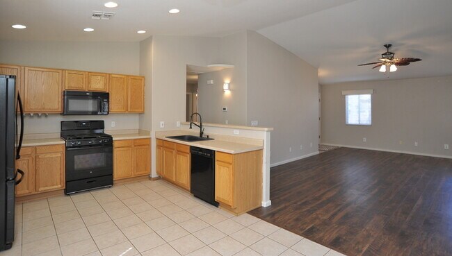 Building Photo - Large 1/4 Acre Lot w/NO CARPET