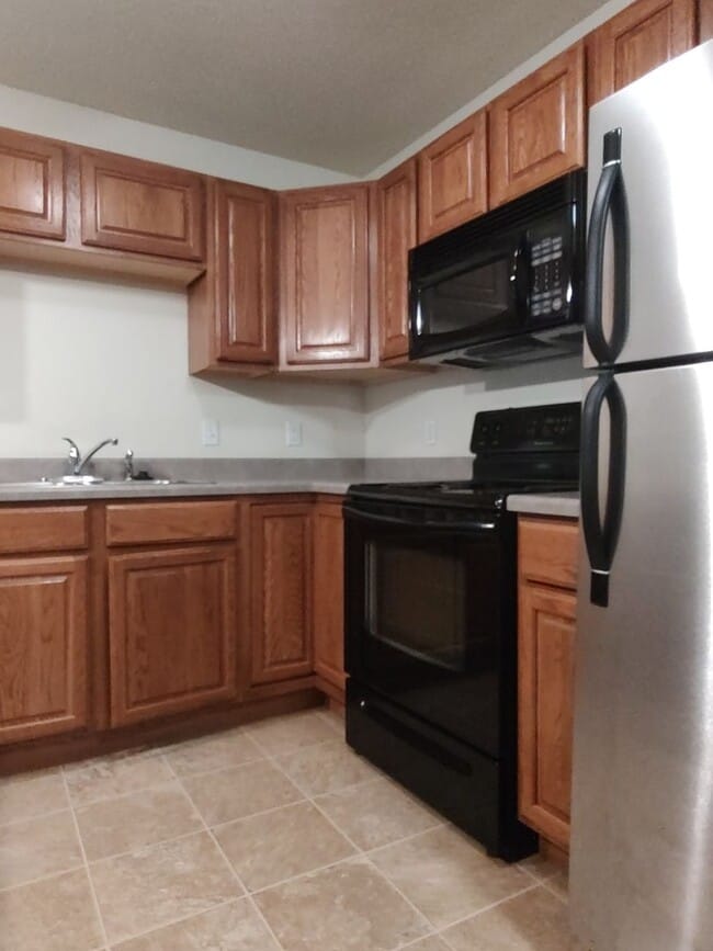 Building Photo - Diamond Valley Apartments