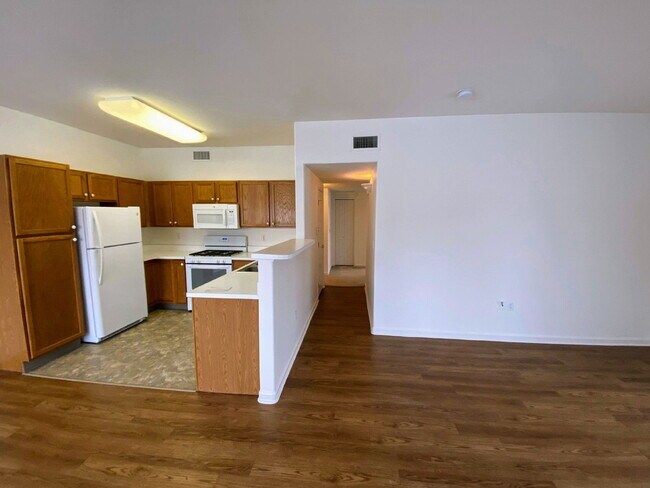 Building Photo - 8765 W Berry Ave