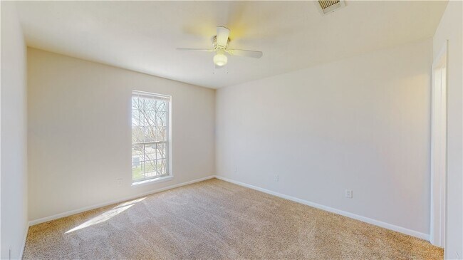 Building Photo - 1511 Hollow Hill Dr