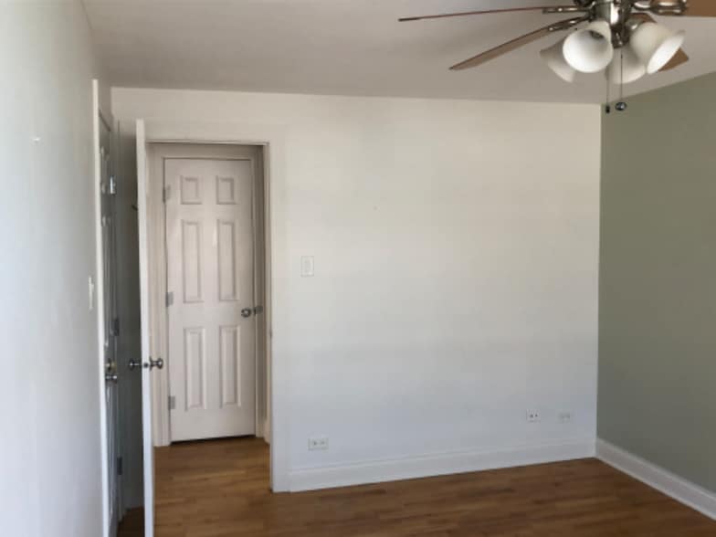 Building Photo - 2620 W Catalpa Ave