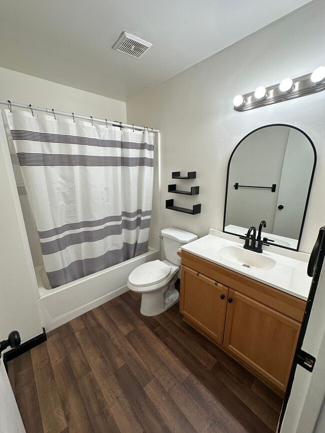 Building Photo - Home for rent