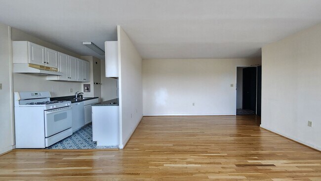 Building Photo - Utilities Included! Parking! Near Pentagon City Metro!