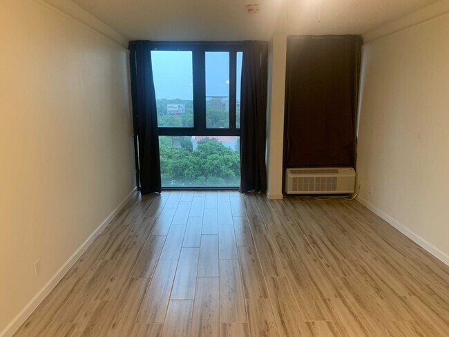 Building Photo - AMAZING STUDIO APARTMENT Near Medical Center w/ COMMUNITY POOL!