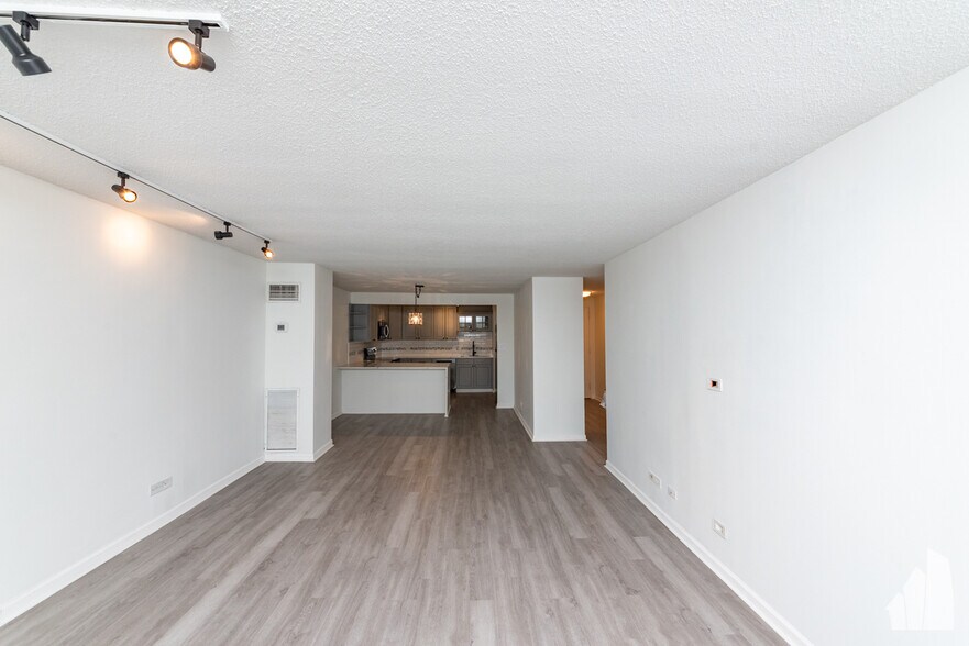 Building Photo - 1415 N Dearborn St