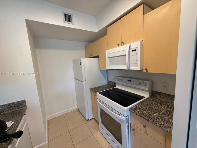 Building Photo - 2493 Centergate Dr