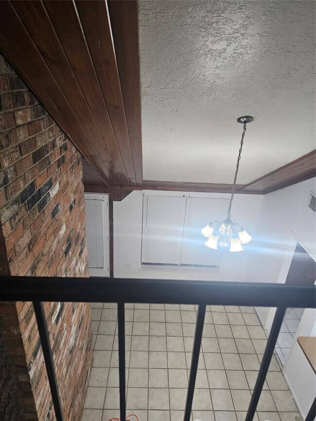 Building Photo - 4011 Alshire Dr