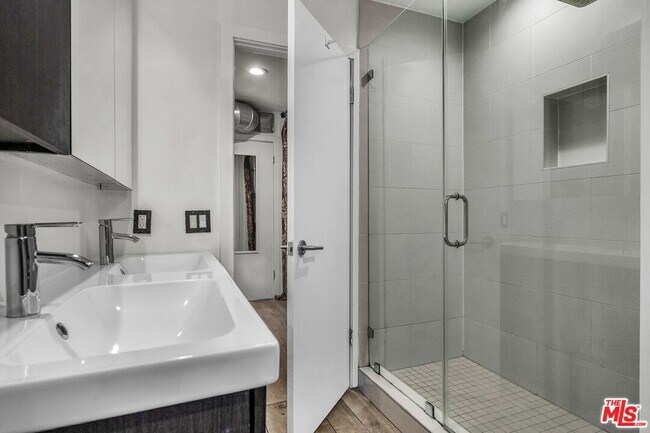 Building Photo - 164 63rd Ave