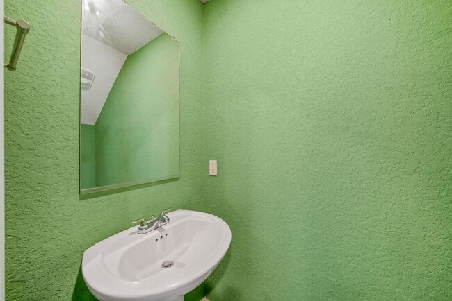 Building Photo - 4 Bedroom/2.5 Bath Elm Valley Subdivision