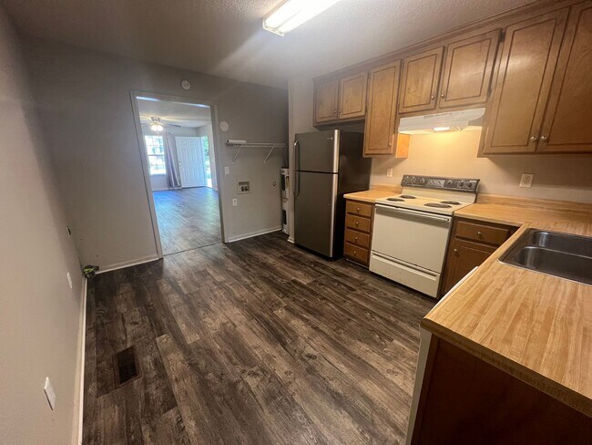 Building Photo - 4813 Oak Meadow Dr