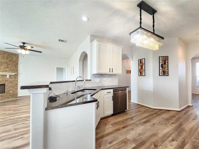 Building Photo - 21827 Sierra Long Dr