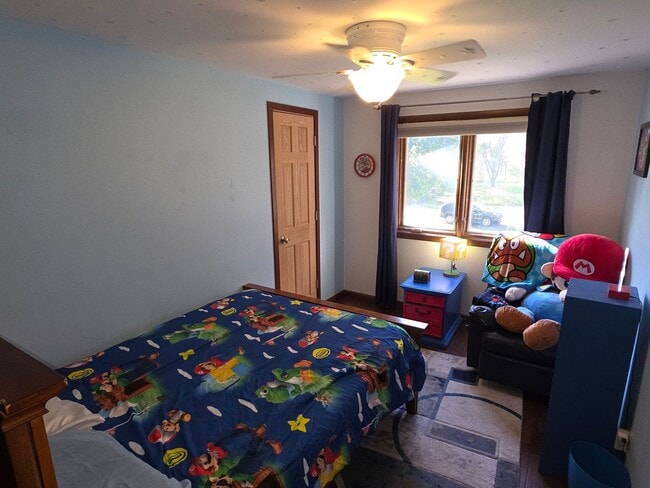 Building Photo - Updated 4 bedroom home in Merton