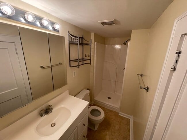 Building Photo - 4 Bedroom 2 bath home with garage in beautiful downtown Graham!