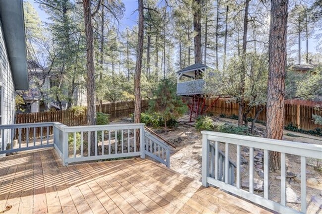 Building Photo - Spacious 3 Bed, 3 Bath Home in Hidden Valley Ranch!