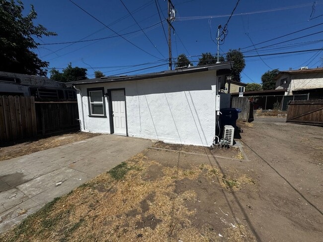 Primary Photo - 365 1/2 N. Echo Ave.