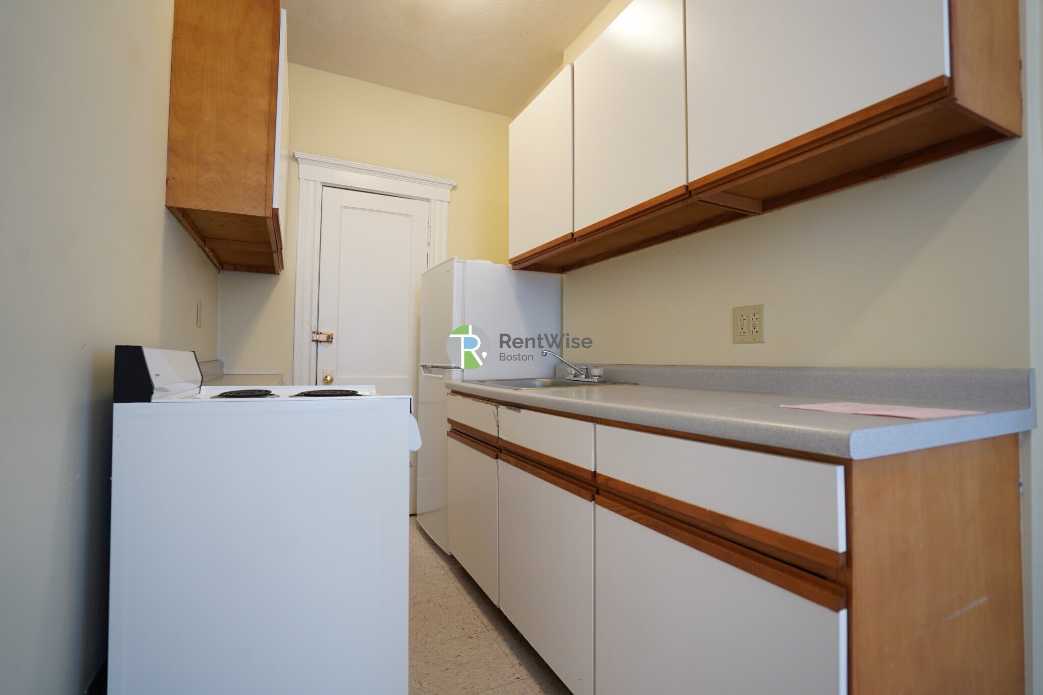 Building Photo - 236 Kelton St