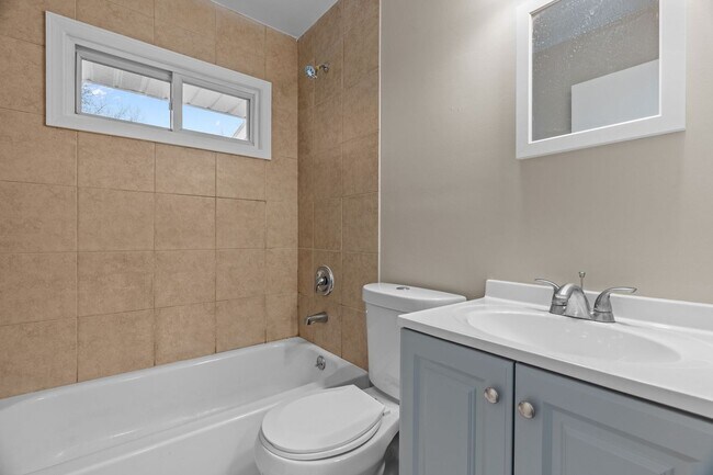 Building Photo - Charming 3-Bedroom Home – Section 8 Welcome!