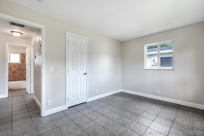 Building Photo - 3482 48th Ln S