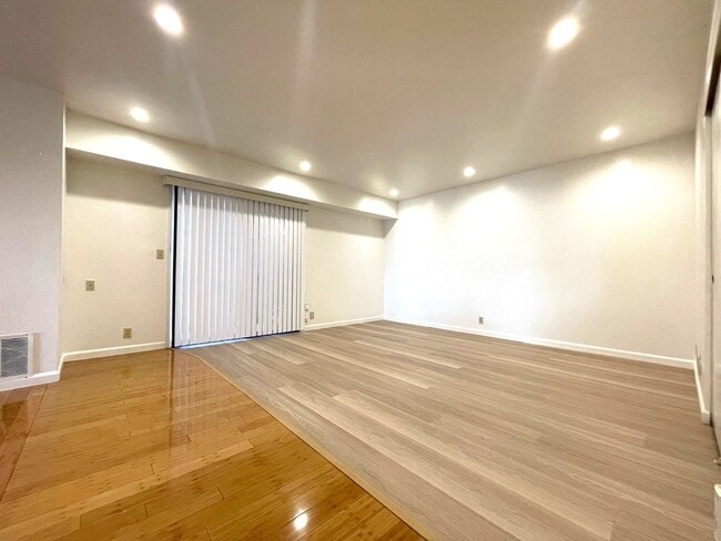 Building Photo - Newly Renovated 4BR / 2.5BA Home with Partial Bay Views.