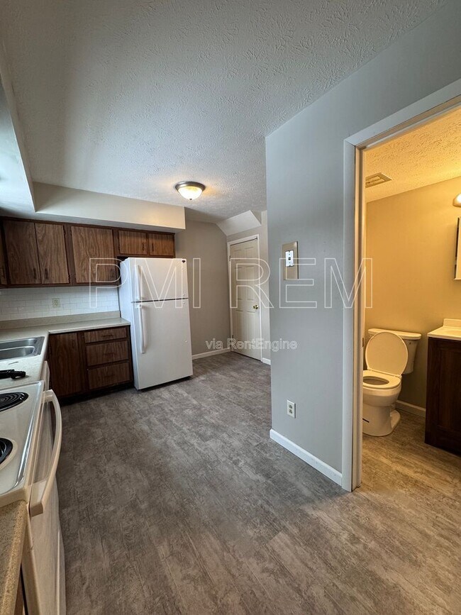 Building Photo - 782 Akron Blvd