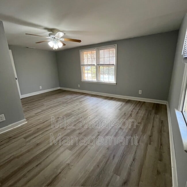 Building Photo - 40 Wesley St