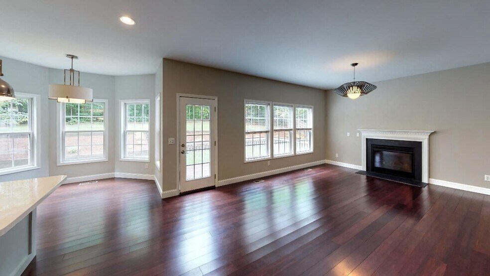 Building Photo - 425 New Parkside Dr